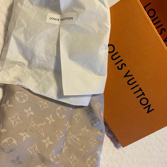 LOUIS VUITTON Jungle OnTheGo GM NWT Monogram Tote - LIMITED EDITION 2019 - Picture 14 of 14